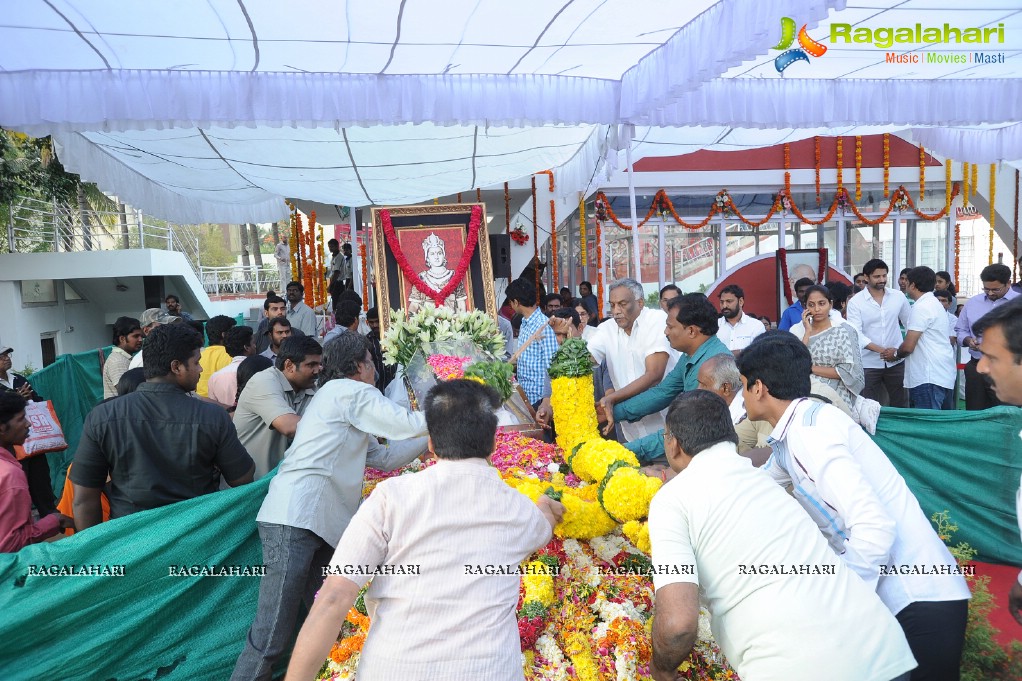 Celebrities pay homage to Dr. Akkineni Nageswara Rao	(Day 2)