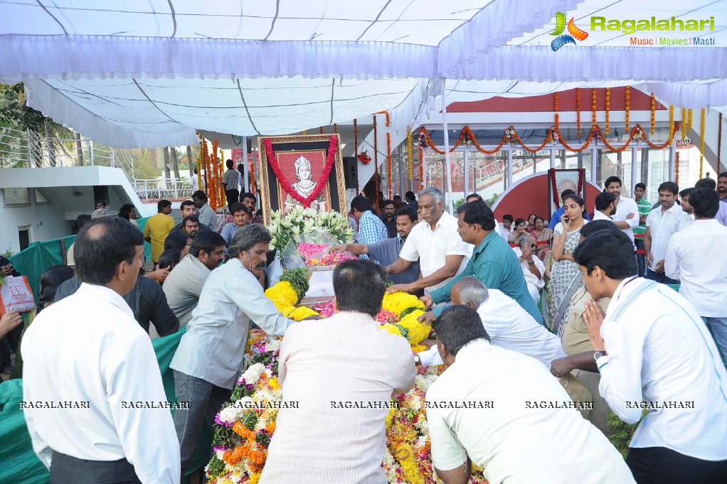 Celebrities pay homage to Dr. Akkineni Nageswara Rao	(Day 2)