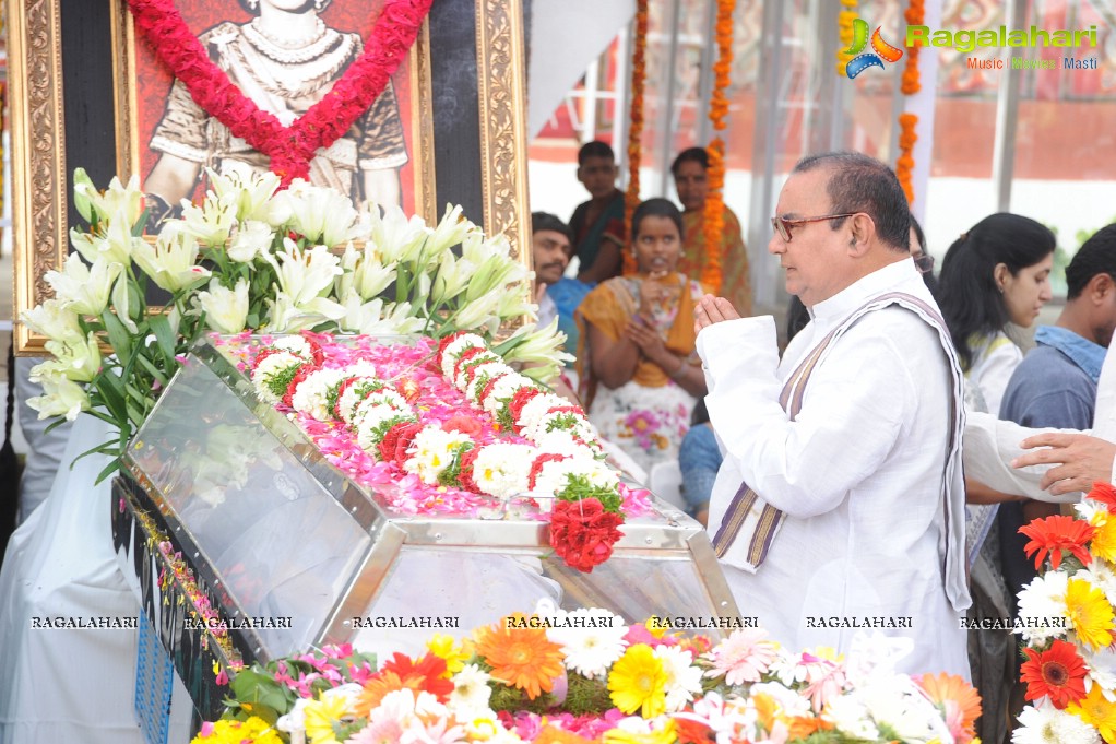 Celebrities pay homage to Dr. Akkineni Nageswara Rao	(Day 2)