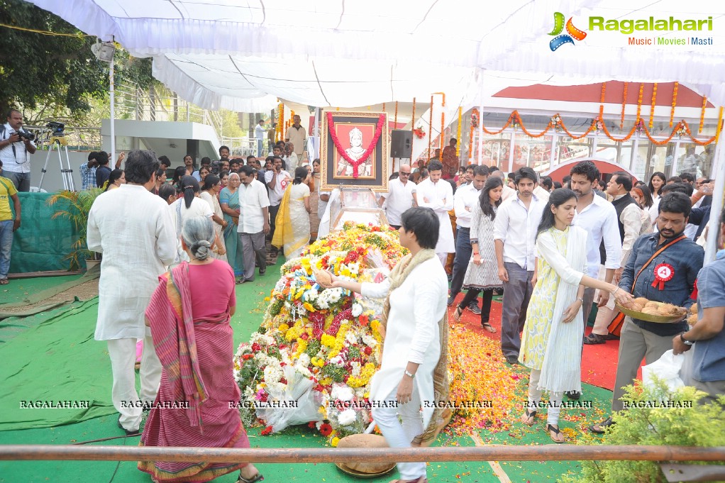 Celebrities pay homage to Dr. Akkineni Nageswara Rao	(Day 2)