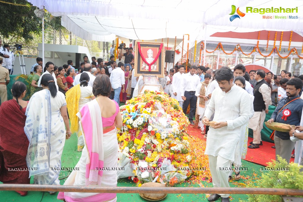 Celebrities pay homage to Dr. Akkineni Nageswara Rao	(Day 2)