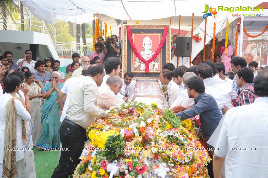 Celebrities pay homage to Dr. Akkineni Nageswara Rao	(Day 2)