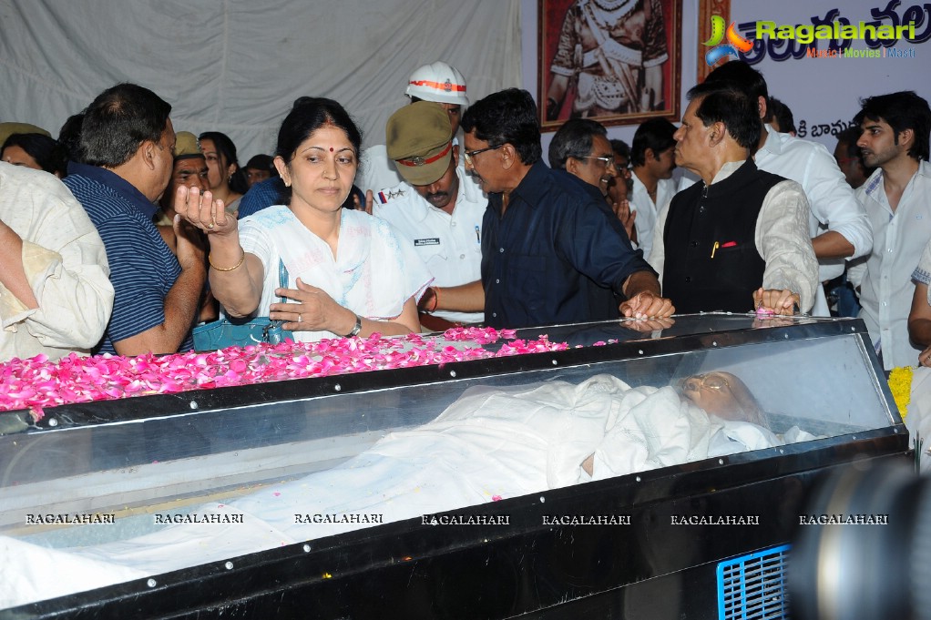 Celebrities pay homage to Dr. Akkineni Nageswara Rao	(Day 2)