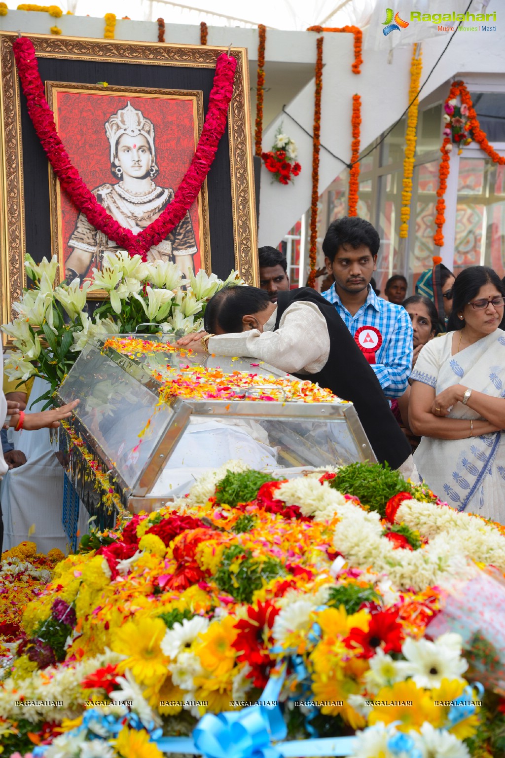 Celebrities pay homage to Dr. Akkineni Nageswara Rao	(Day 2)