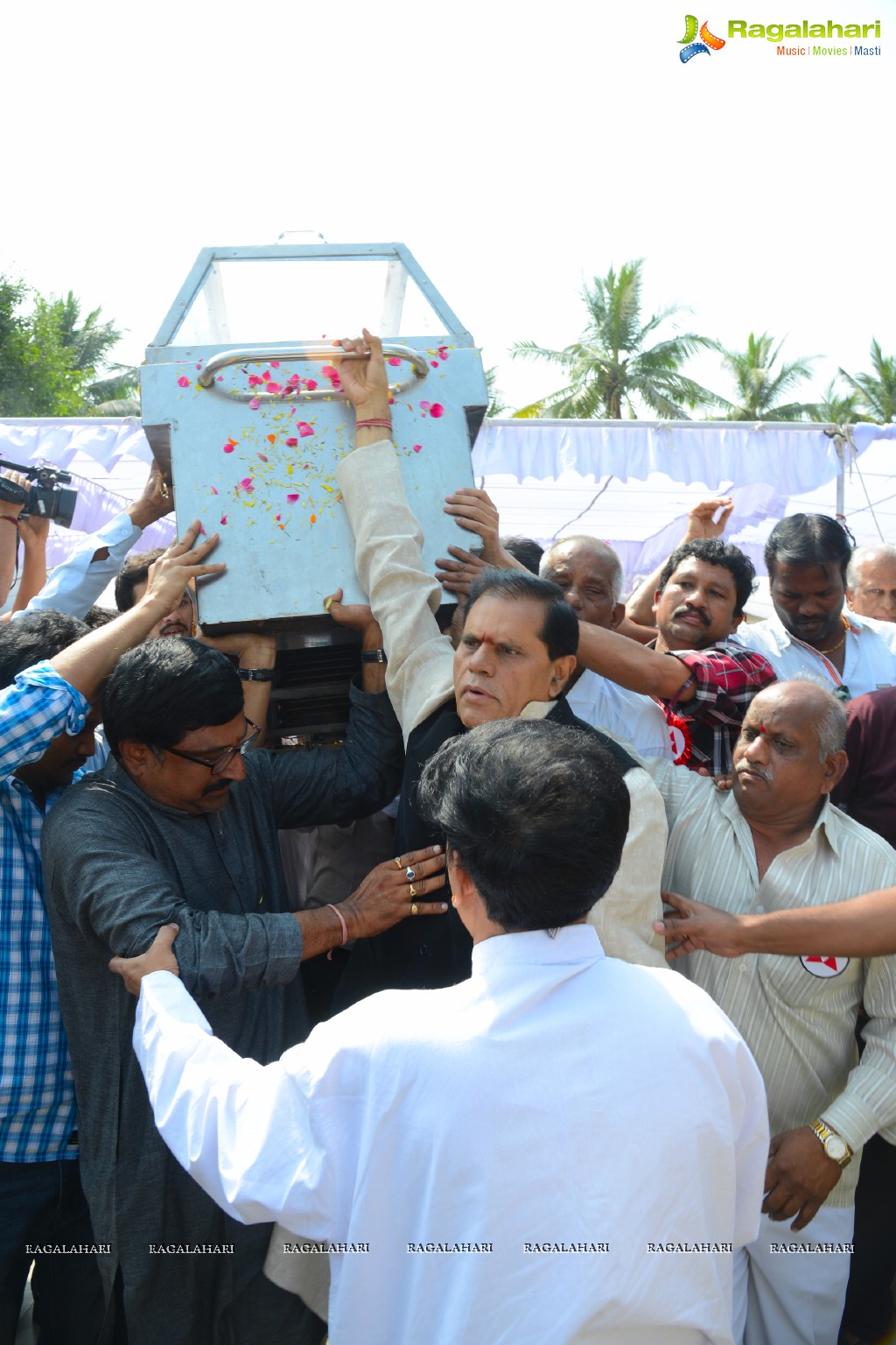 Celebrities pay homage to Dr. Akkineni Nageswara Rao	(Day 2)