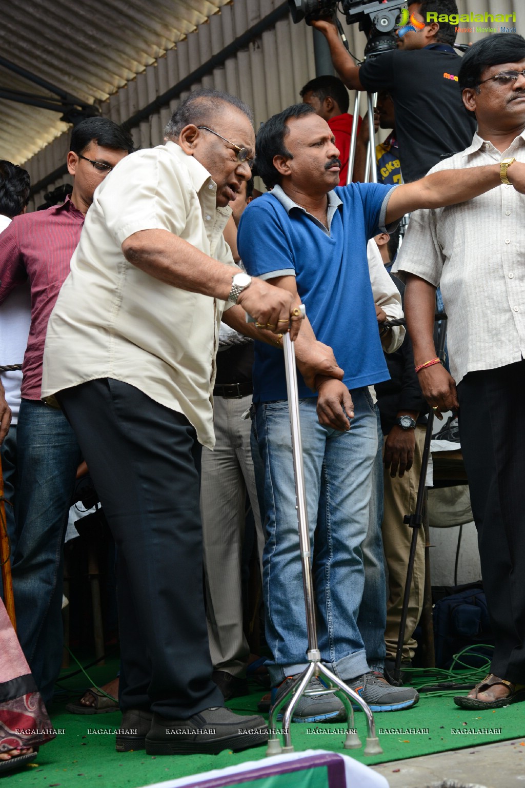 Celebrities pay homage to Dr. Akkineni Nageswara Rao	(Day 2)