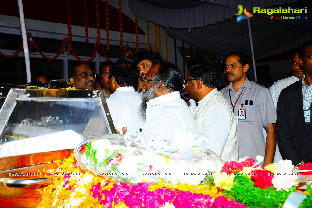 Celebrities pay homage to Dr. Akkineni Nageswara Rao