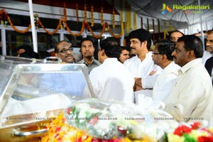 Celebrities pay homage to ANR