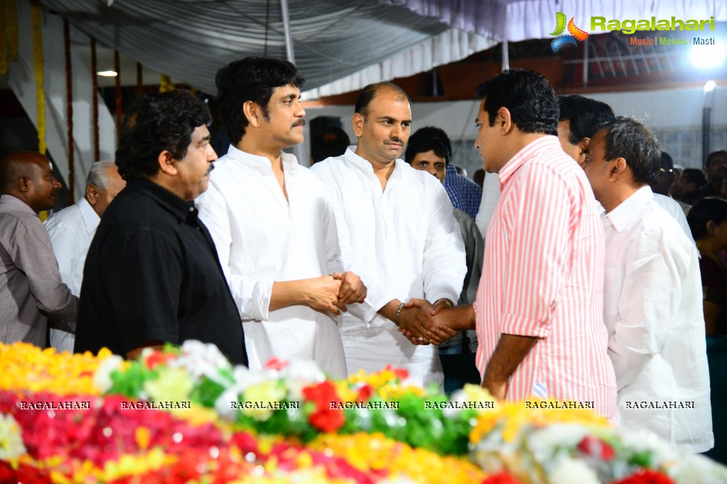 Celebrities pay homage to Dr. Akkineni Nageswara Rao