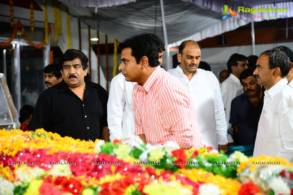 Celebrities pay homage to Dr. Akkineni Nageswara Rao