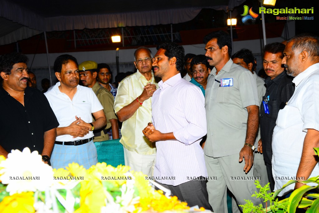 Celebrities pay homage to Dr. Akkineni Nageswara Rao