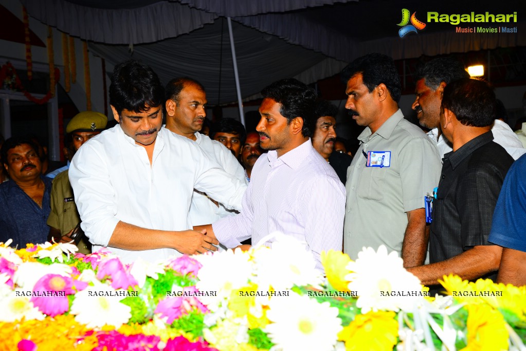 Celebrities pay homage to Dr. Akkineni Nageswara Rao