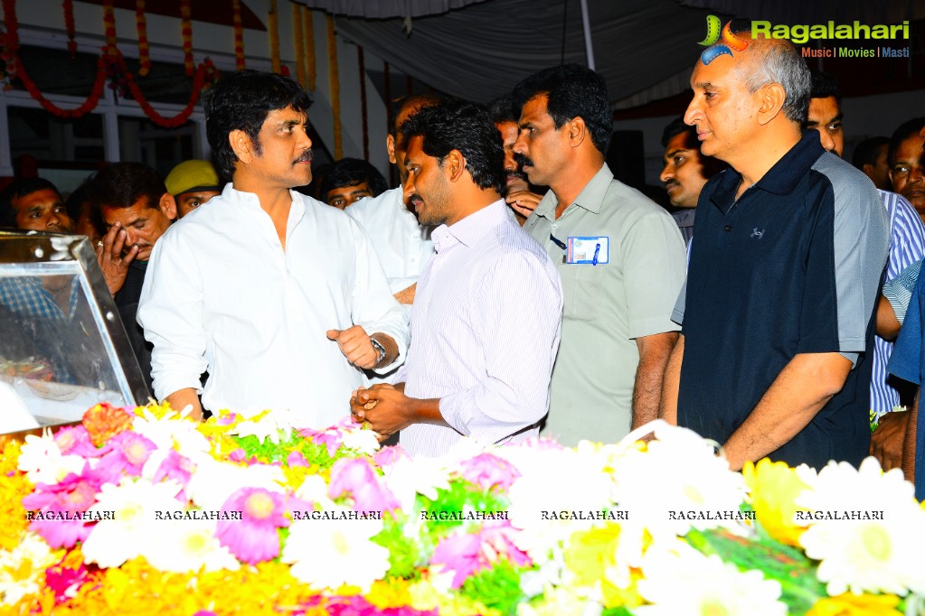 Celebrities pay homage to Dr. Akkineni Nageswara Rao