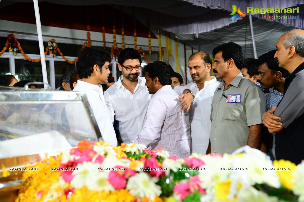 Celebrities pay homage to Dr. Akkineni Nageswara Rao