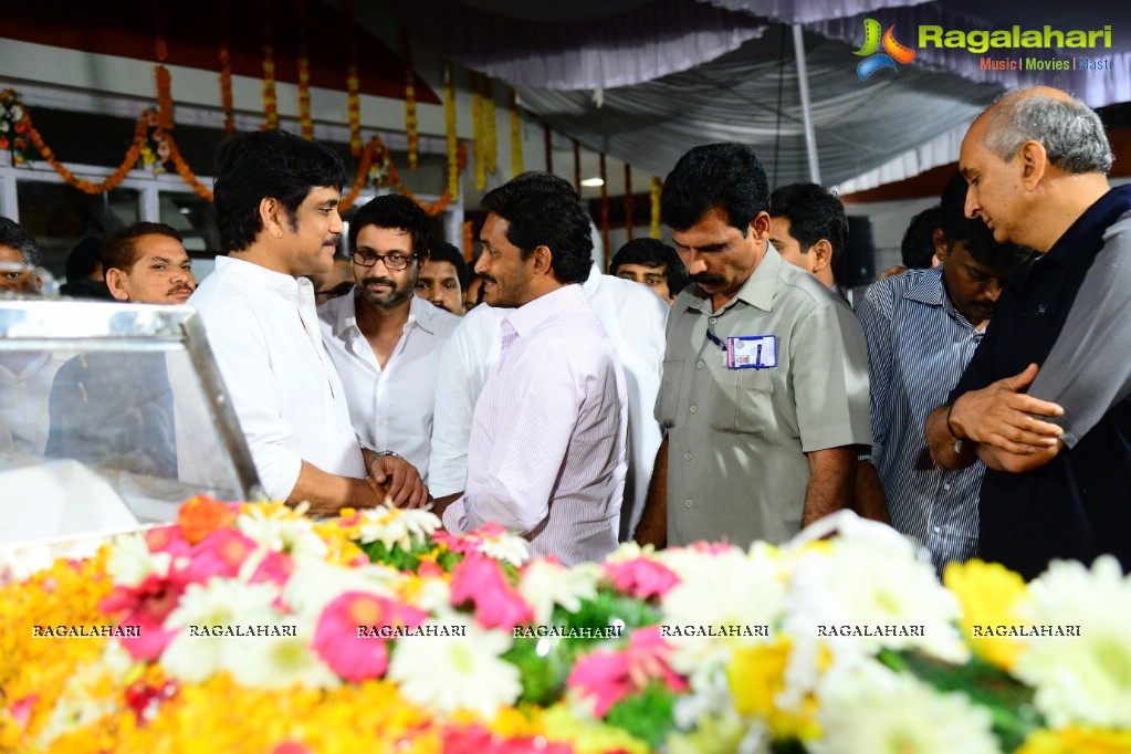 Celebrities pay homage to Dr. Akkineni Nageswara Rao