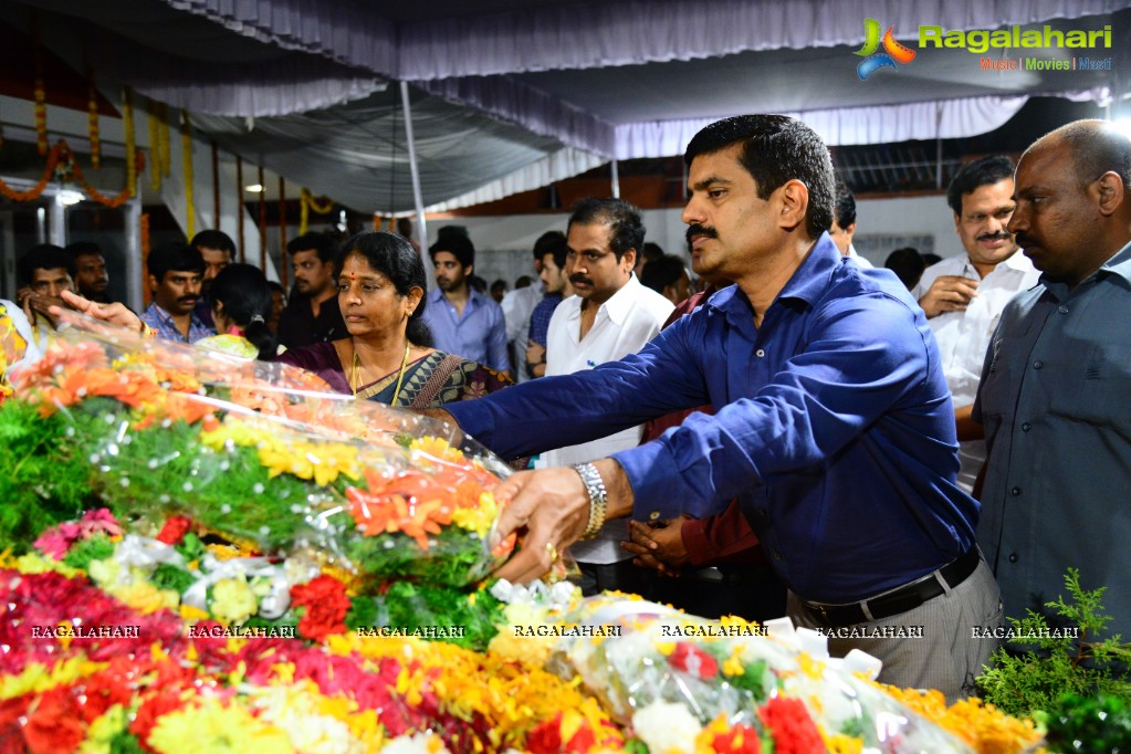 Celebrities pay homage to Dr. Akkineni Nageswara Rao