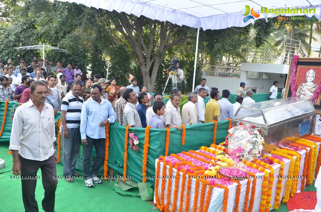 Celebrities pay homage to Dr. Akkineni Nageswara Rao