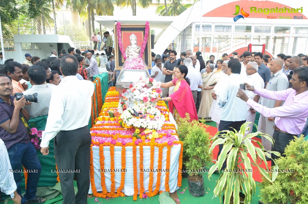 Celebrities pay homage to Dr. Akkineni Nageswara Rao