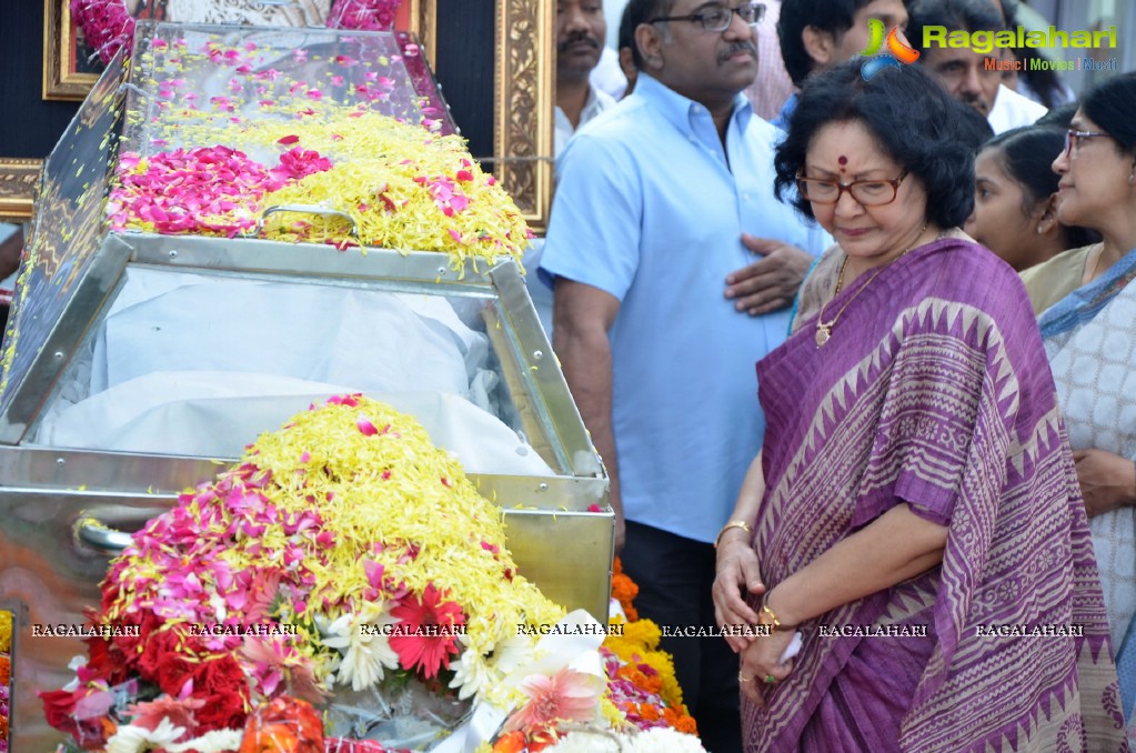 Celebrities pay homage to Dr. Akkineni Nageswara Rao