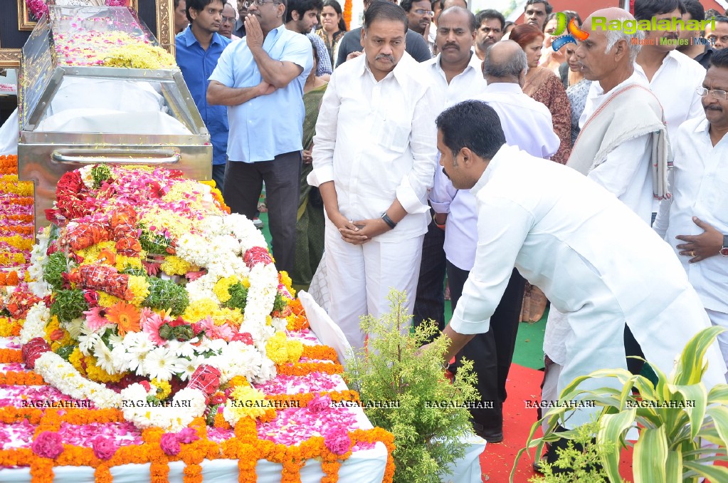 Celebrities pay homage to Dr. Akkineni Nageswara Rao