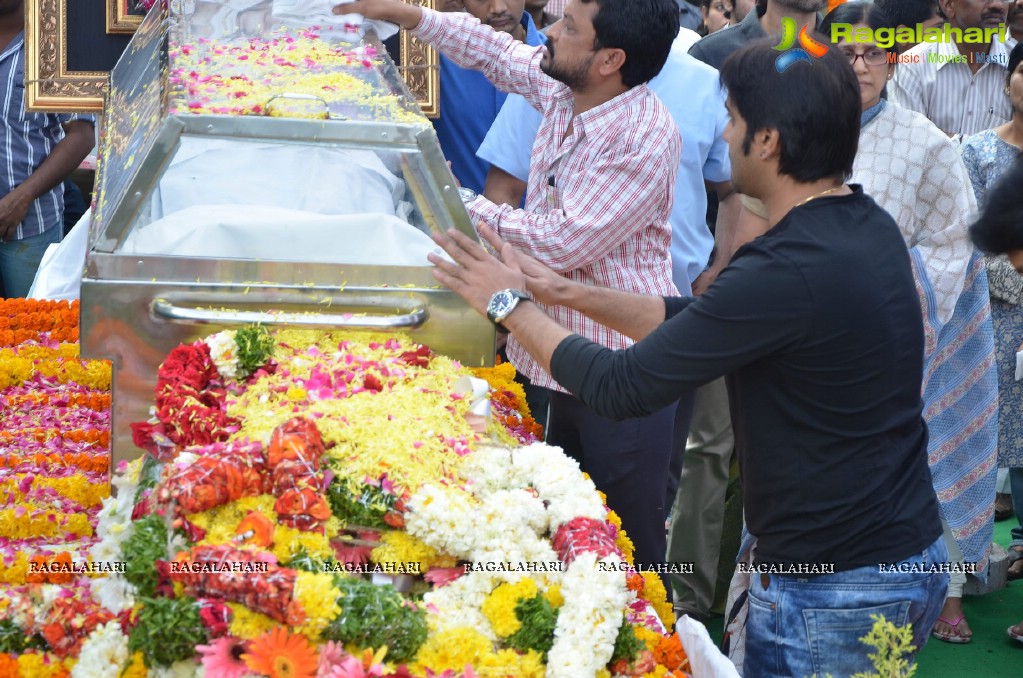 Celebrities pay homage to Dr. Akkineni Nageswara Rao