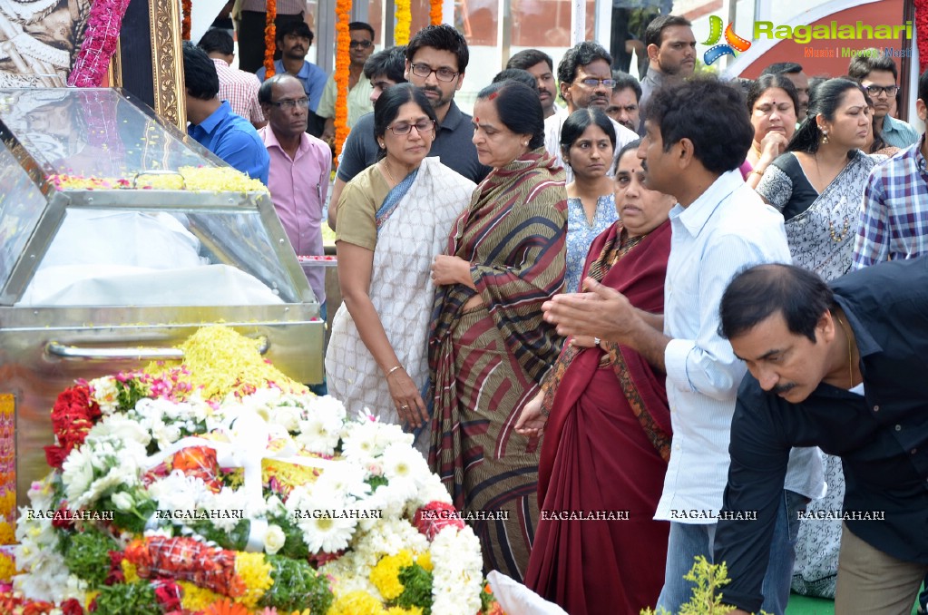 Celebrities pay homage to Dr. Akkineni Nageswara Rao