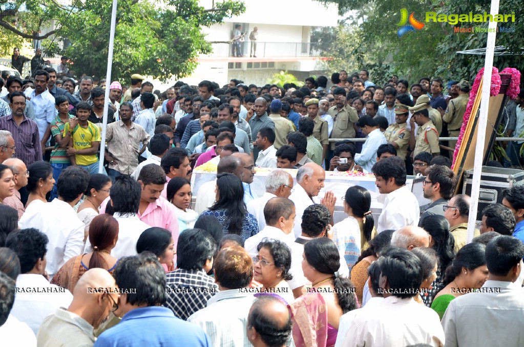 Celebrities pay homage to Dr. Akkineni Nageswara Rao