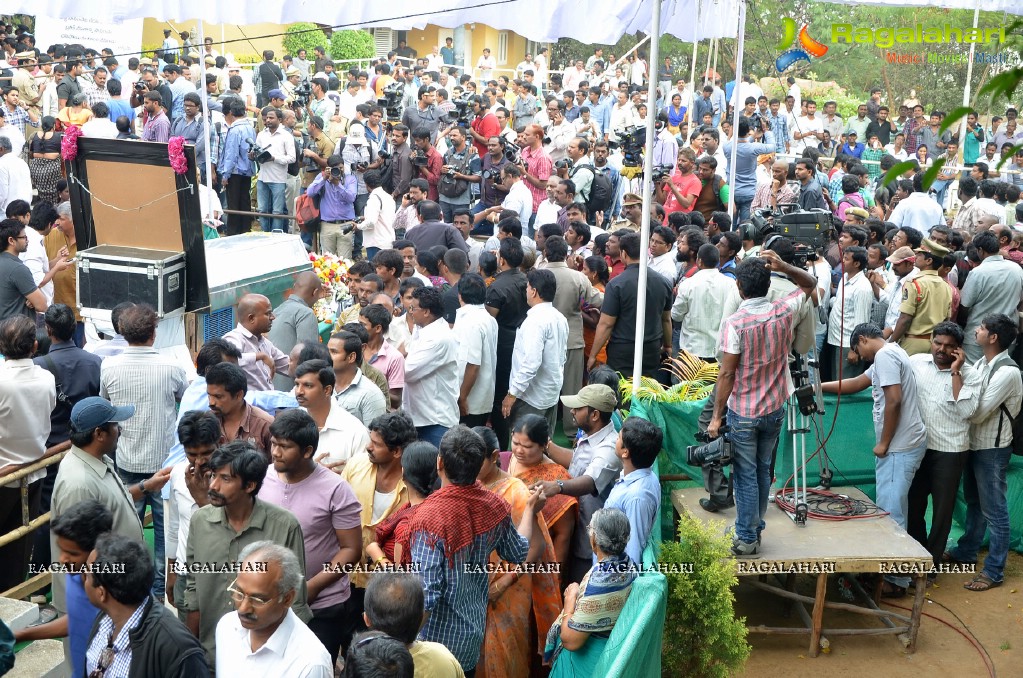 Celebrities pay homage to Dr. Akkineni Nageswara Rao