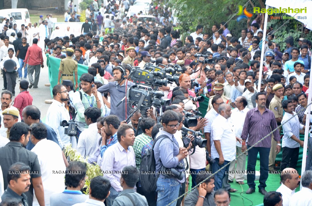 Celebrities pay homage to Dr. Akkineni Nageswara Rao