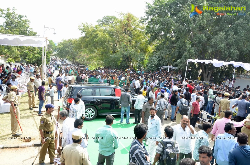 Celebrities pay homage to Dr. Akkineni Nageswara Rao