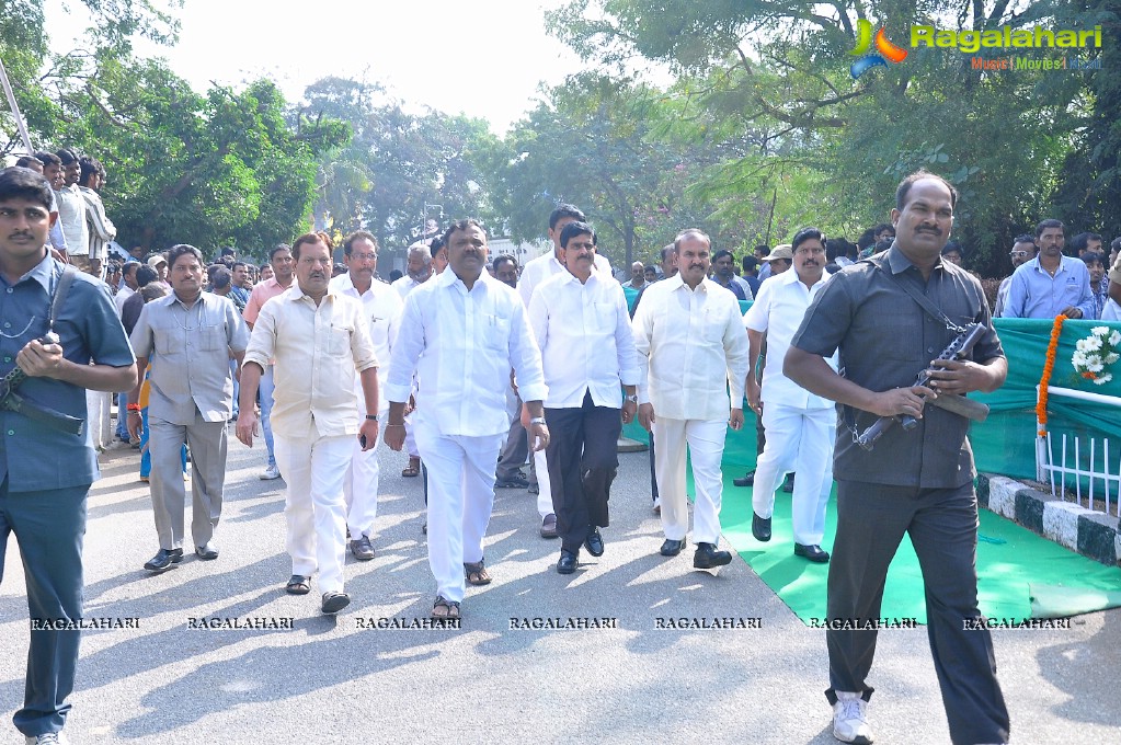 Celebrities pay homage to Dr. Akkineni Nageswara Rao