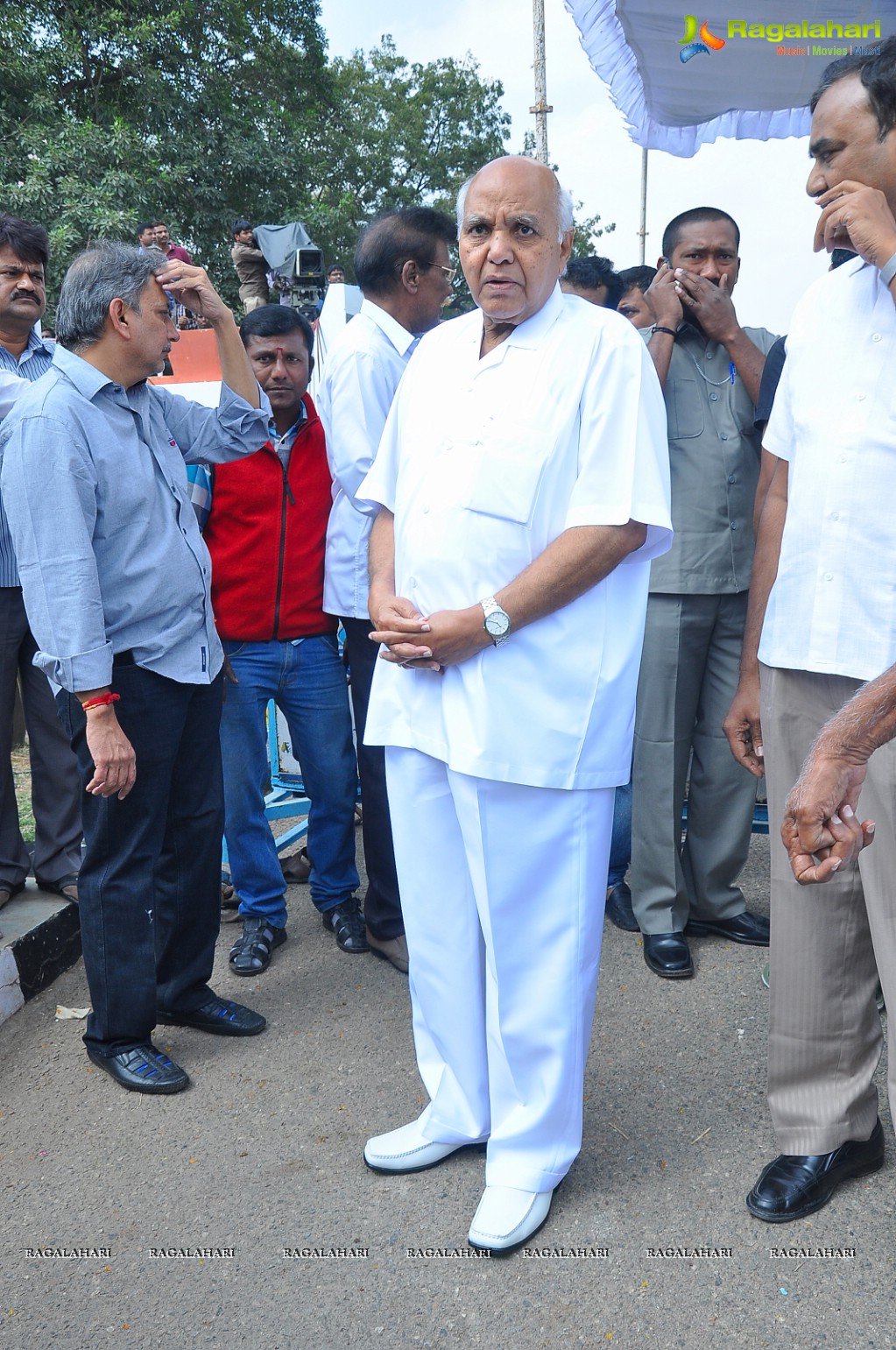 Celebrities pay homage to Dr. Akkineni Nageswara Rao