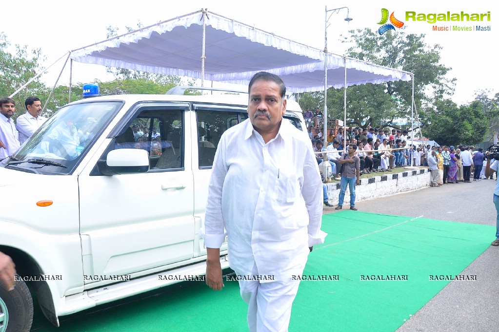 Celebrities pay homage to Dr. Akkineni Nageswara Rao