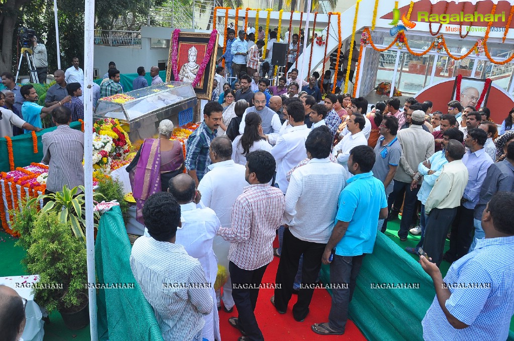 Celebrities pay homage to Dr. Akkineni Nageswara Rao