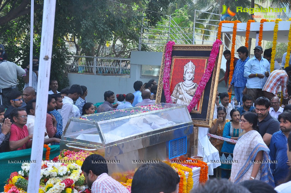 Celebrities pay homage to Dr. Akkineni Nageswara Rao