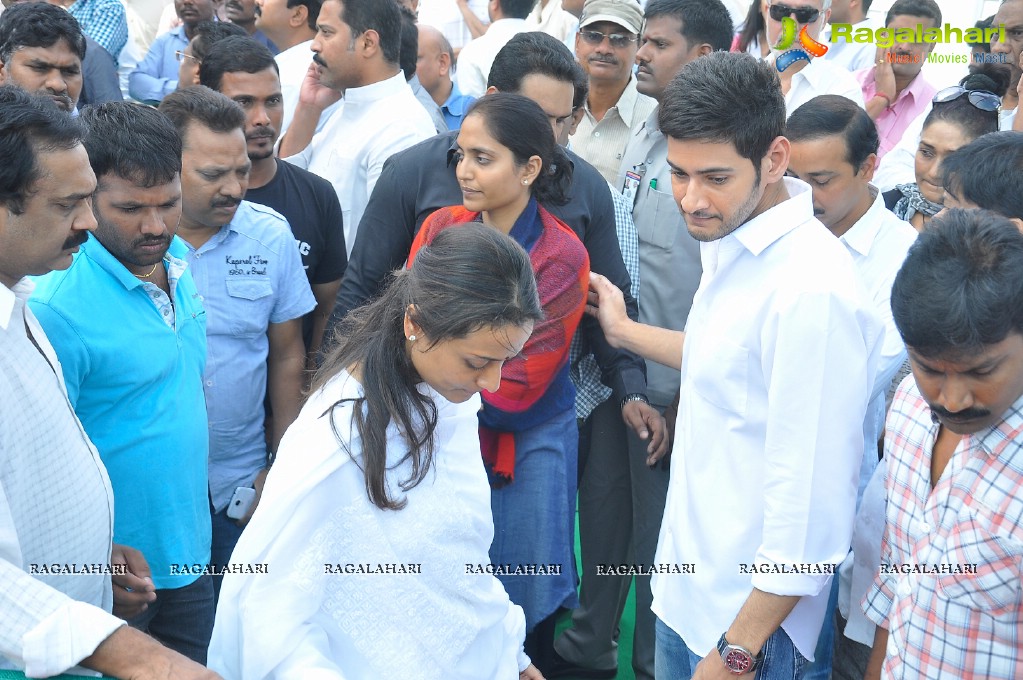 Celebrities pay homage to Dr. Akkineni Nageswara Rao