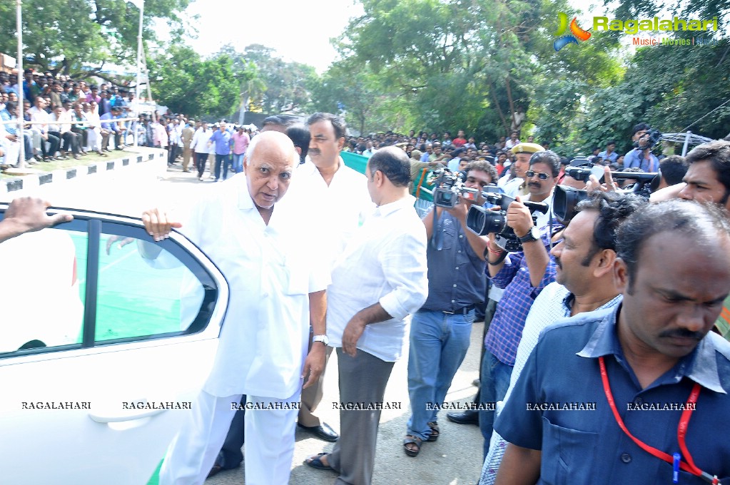 Celebrities pay homage to Dr. Akkineni Nageswara Rao