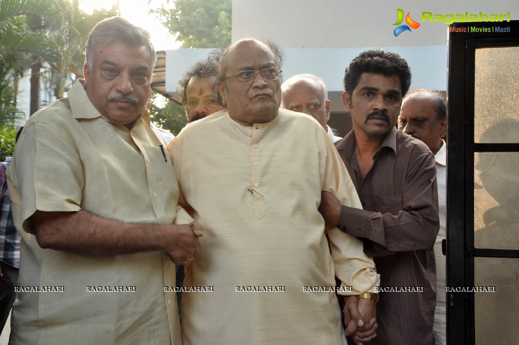 Celebrities pay homage to Dr. Akkineni Nageswara Rao