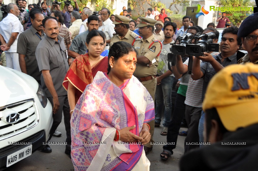 Celebrities pay homage to Dr. Akkineni Nageswara Rao