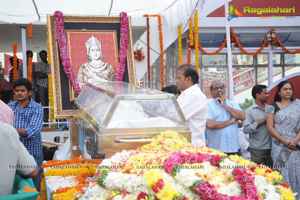 Celebrities pay homage to Dr. Akkineni Nageswara Rao