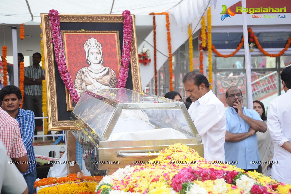 Celebrities pay homage to Dr. Akkineni Nageswara Rao