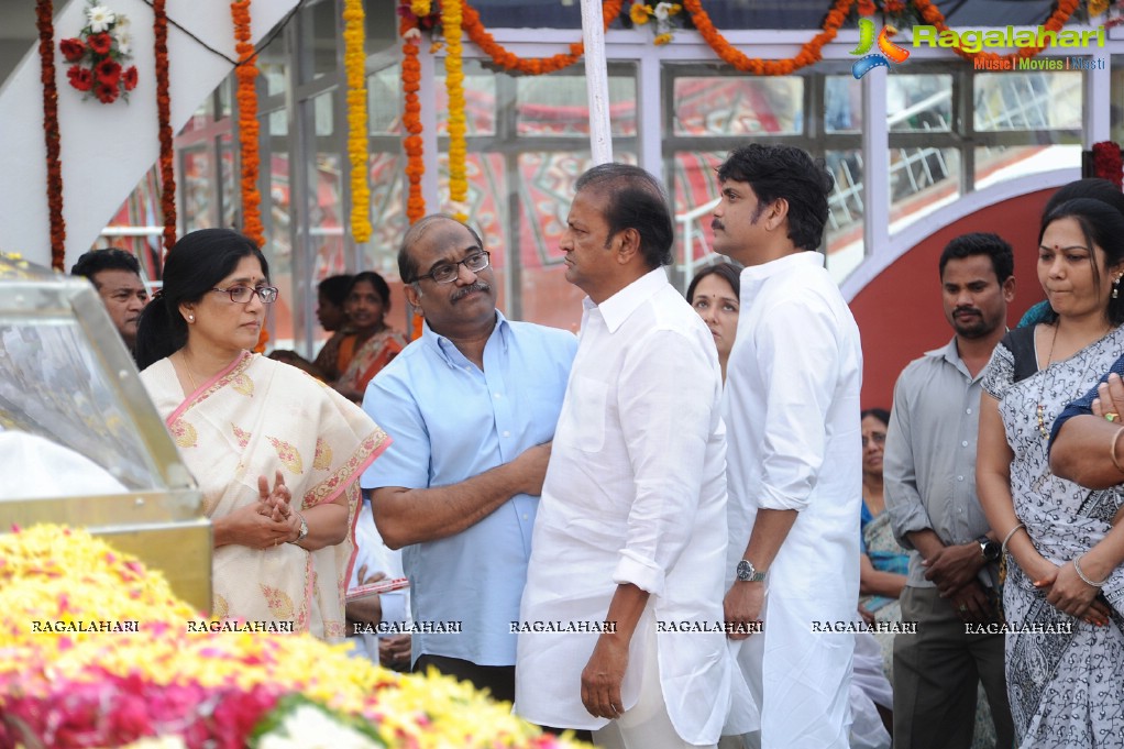 Celebrities pay homage to Dr. Akkineni Nageswara Rao