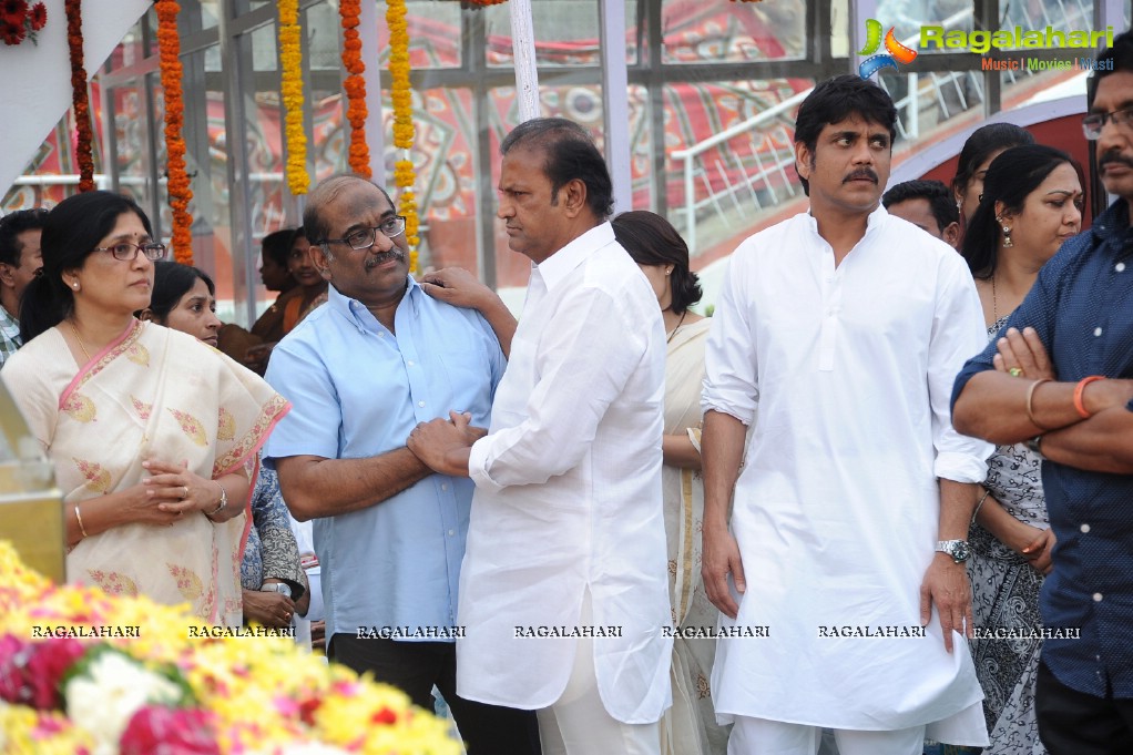 Celebrities pay homage to Dr. Akkineni Nageswara Rao