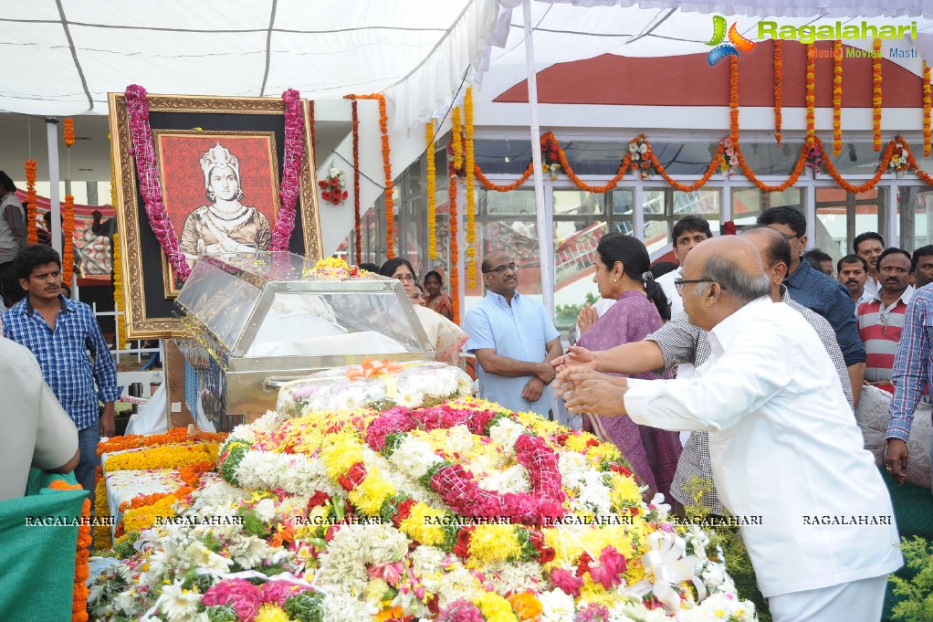 Celebrities pay homage to Dr. Akkineni Nageswara Rao