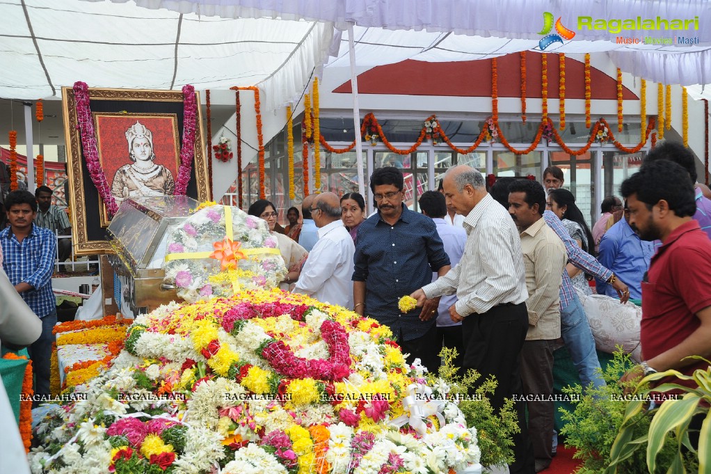 Celebrities pay homage to Dr. Akkineni Nageswara Rao