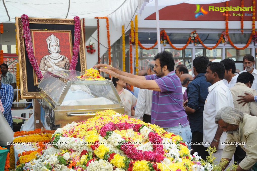 Celebrities pay homage to Dr. Akkineni Nageswara Rao