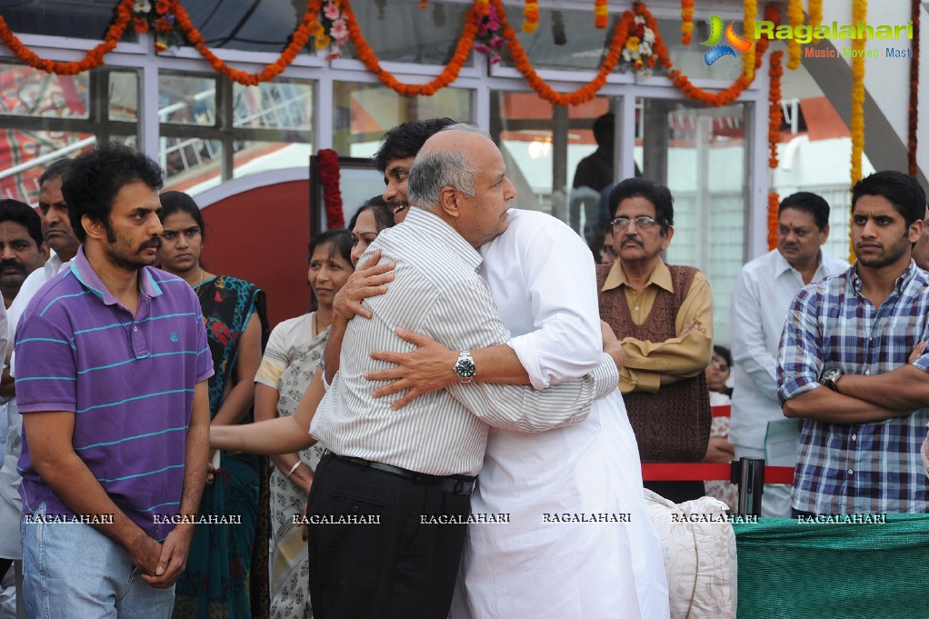 Celebrities pay homage to Dr. Akkineni Nageswara Rao