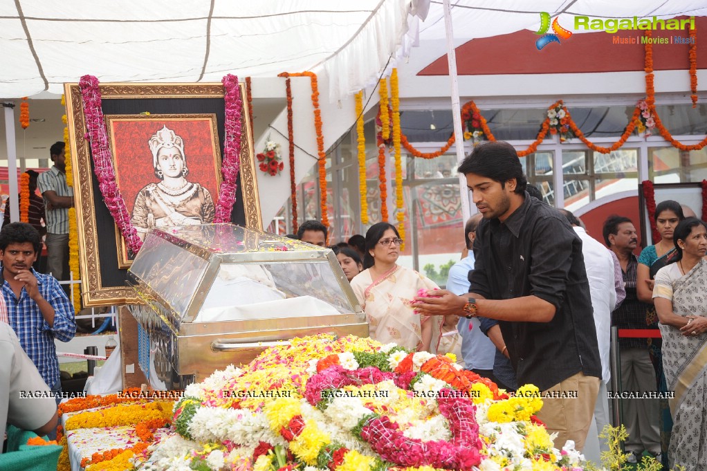 Celebrities pay homage to Dr. Akkineni Nageswara Rao