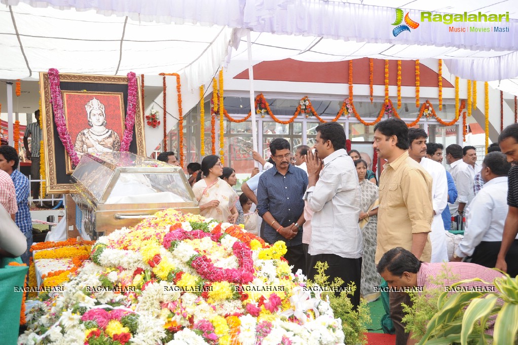 Celebrities pay homage to Dr. Akkineni Nageswara Rao