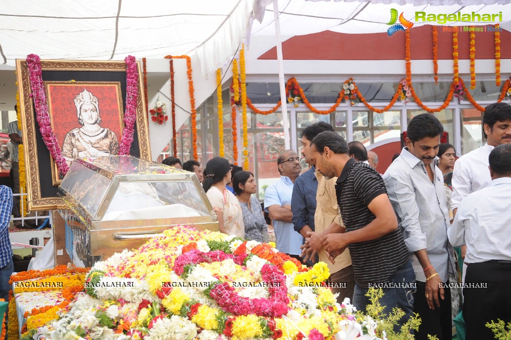 Celebrities pay homage to Dr. Akkineni Nageswara Rao